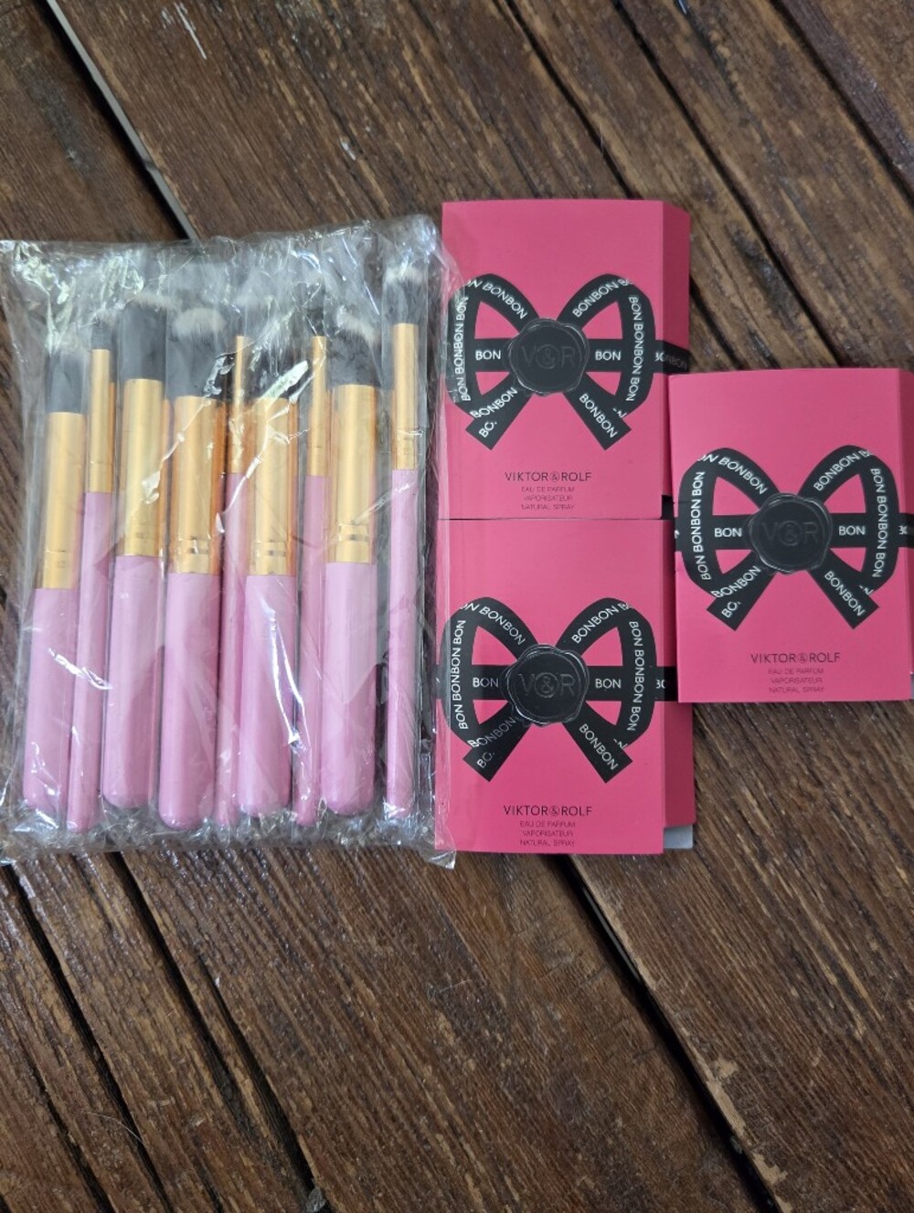 Viktor & Rolf and Pink Makeup Brush Set Bundle